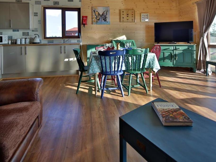 Lakeside Fishing Lodges Бостон Экстерьер фото
