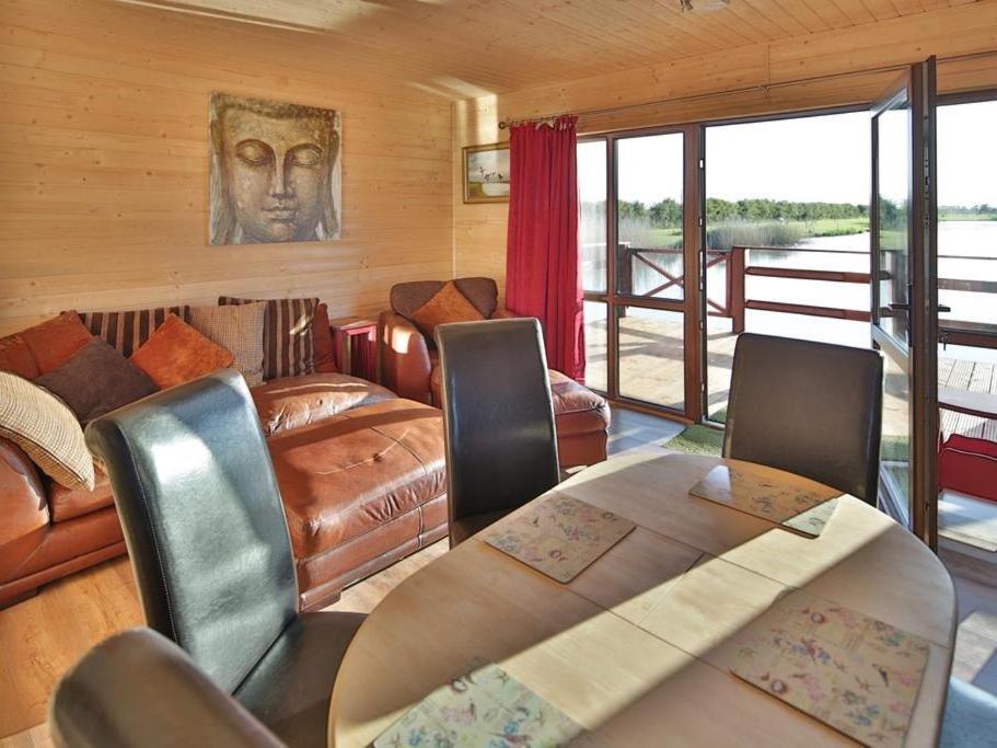 Lakeside Fishing Lodges Бостон Экстерьер фото