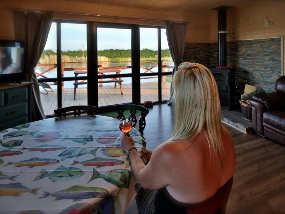 Lakeside Fishing Lodges Бостон Экстерьер фото