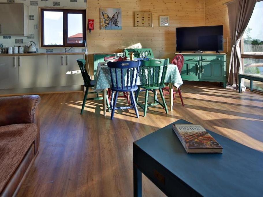 Lakeside Fishing Lodges Бостон Экстерьер фото
