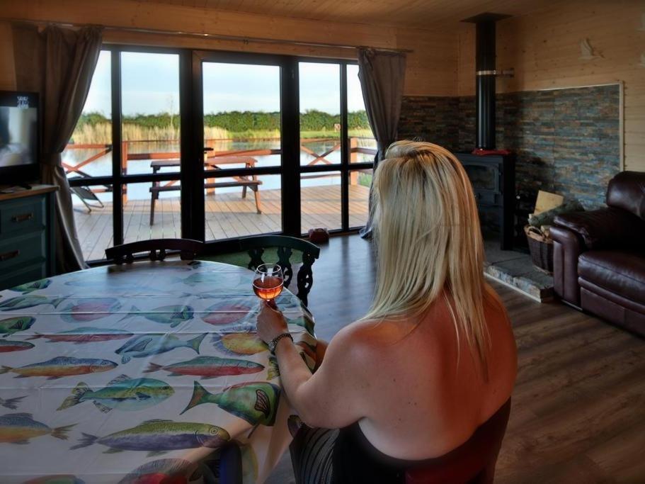 Lakeside Fishing Lodges Бостон Экстерьер фото